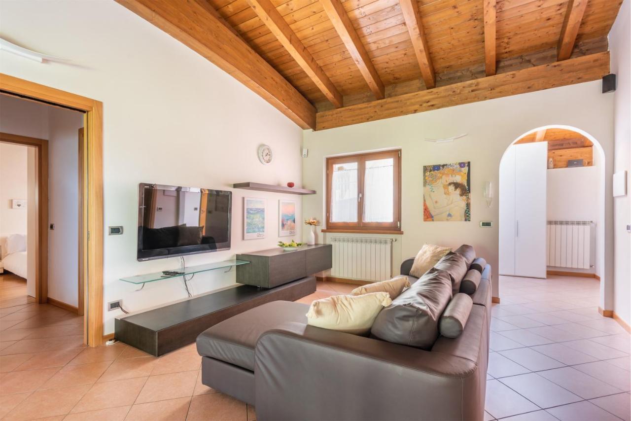 Casa Francesca Relax Apartment ลีโมเนซุลการ์ดา ภายนอก รูปภาพ